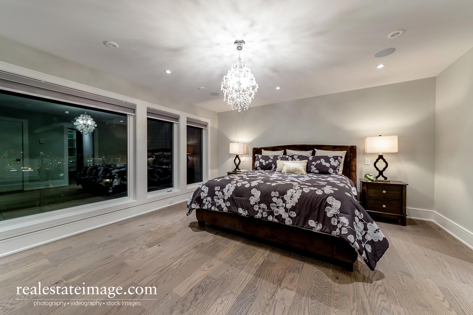 realestateimage.com night
